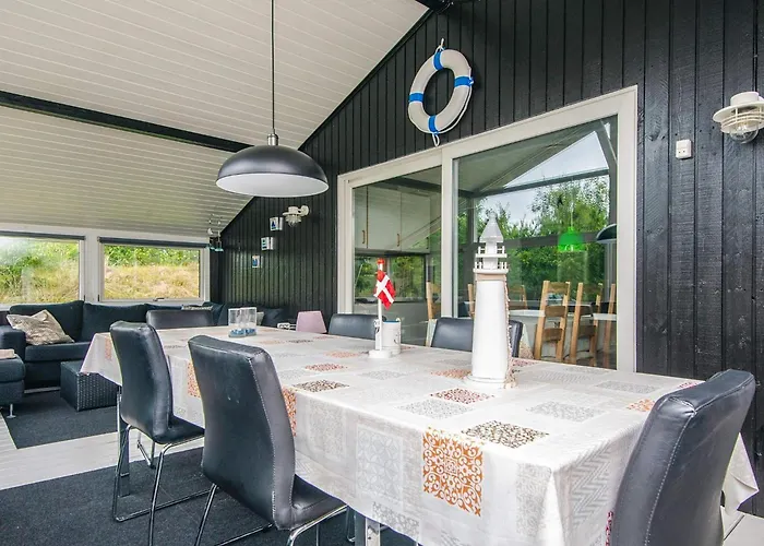 6 Person In * Blåvand
